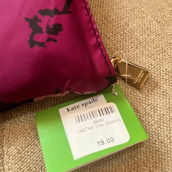 Kate Spade Black Tote (EUC) w/Matching New Travel Cosmetic Case & Foldable Tote - Picture 5 of 16